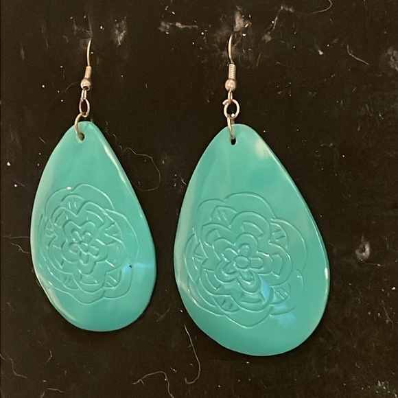 3” turquoise color year drop shaped floral diamond etch pattern dangle earrings - Picture 5 of 10